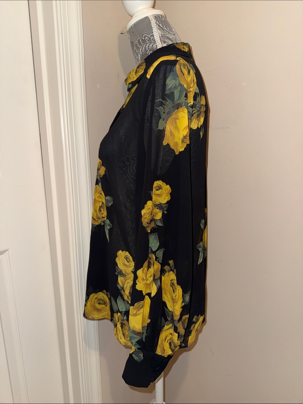 Alice and Olivia Candace Blouse size medium - Picture 8 of 9